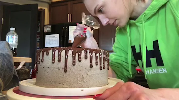 Oreo Drip Cake