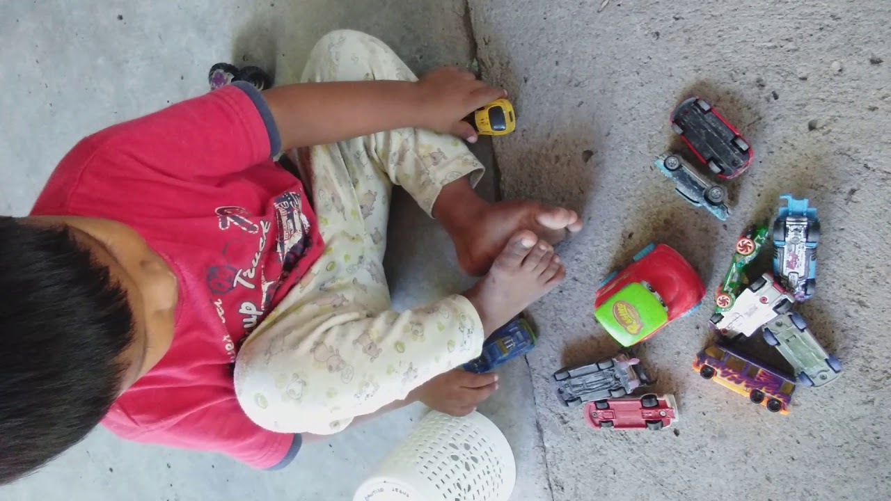 Jugando carritos - YouTube