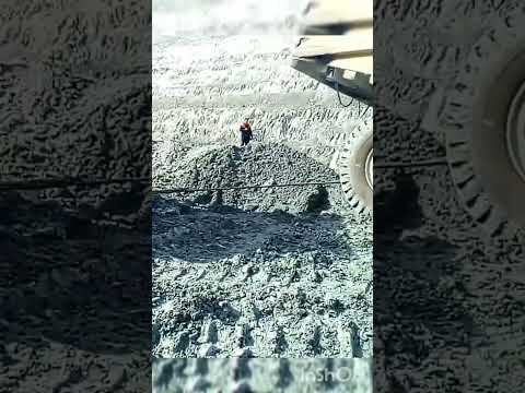 Работа в карьере.