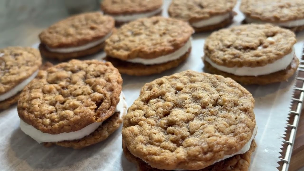 Печенье в виде овсяного кремового пирога