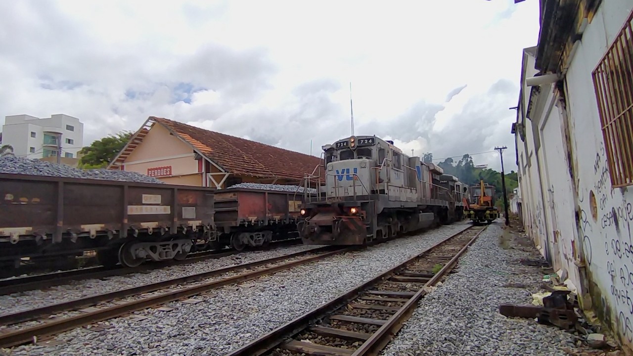 PRA QUEM CURTE O CARNAVAL EM CASA! Um belo cruzamento de trens em Perdões MG