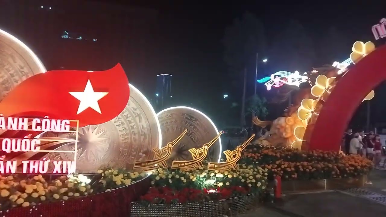 Đường hoa xuân ở phường Bình Dương, TP Hồ Chí Minh 