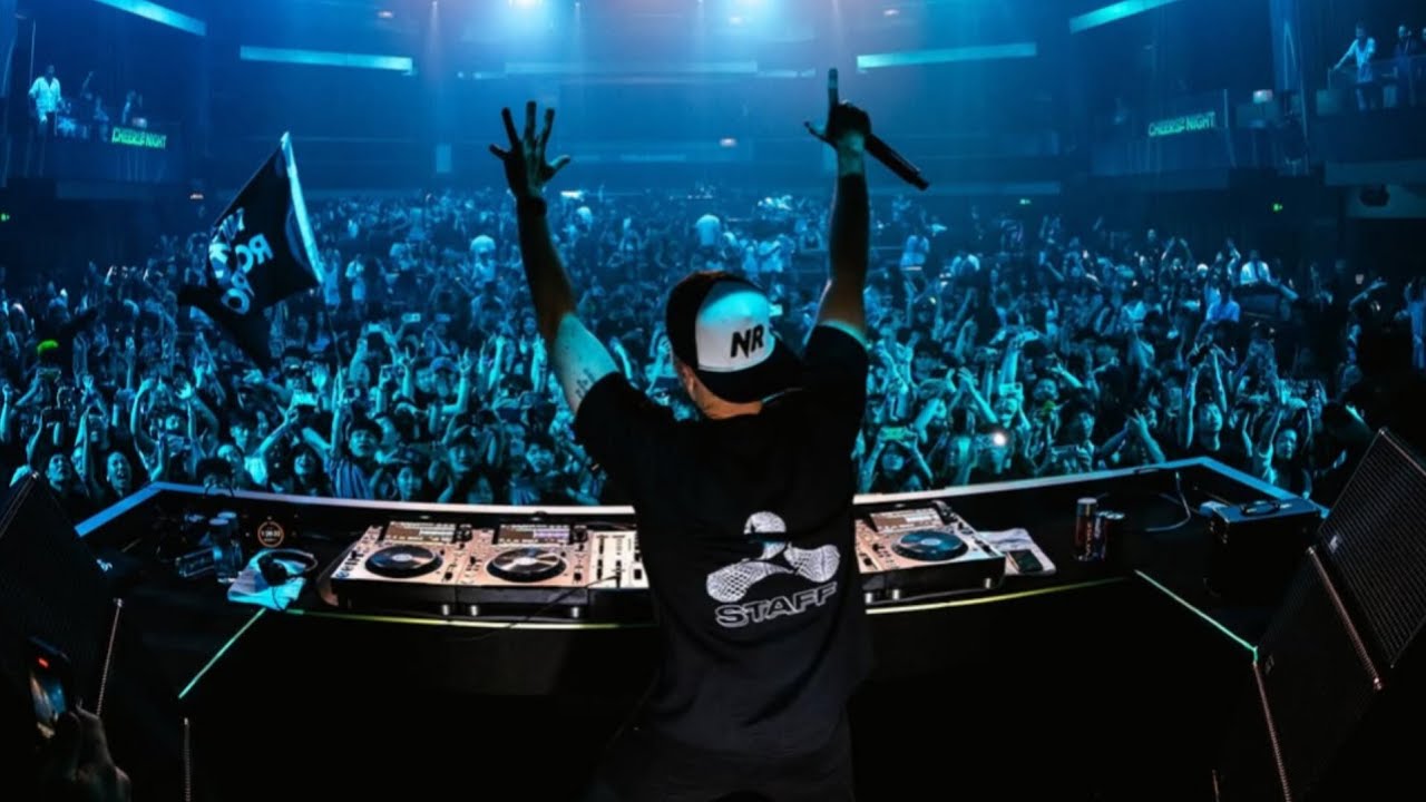 Nicky Romero ft. Barmuda - Fade Away