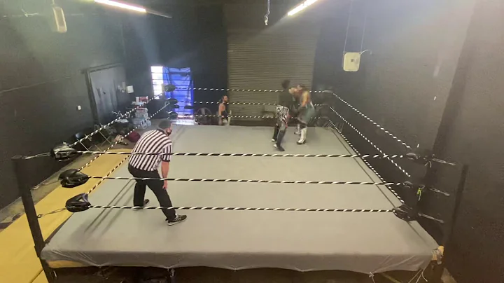 Rico Hendrix vs Samuel Masters in the 1st round of...