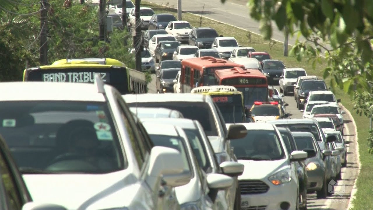 Resultado de imagem para engarrafamento avenida carlos cunha