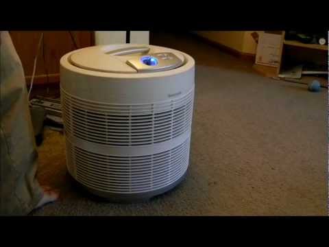 Honeywell 50250-S 99.97% Pure HEPA Round Air Purifier 1 month on low update cleaning video