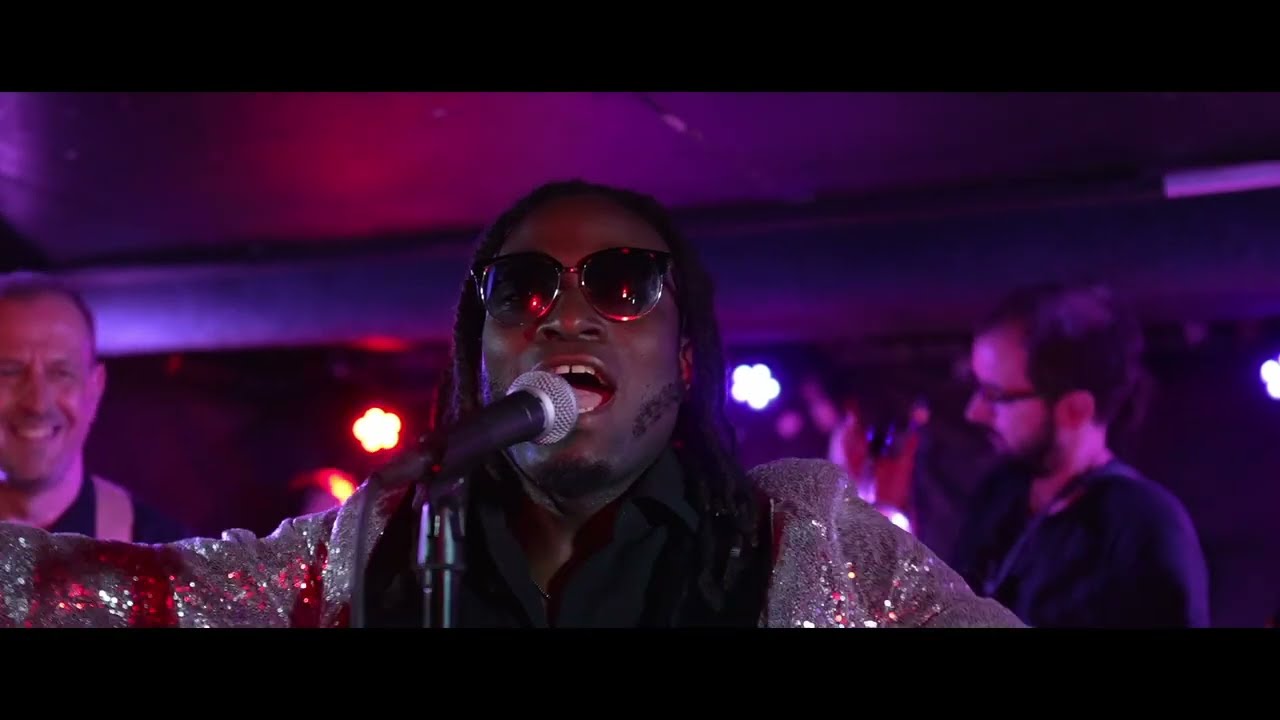 Jump Around - Junior Dell & The D-Lites - YouTube