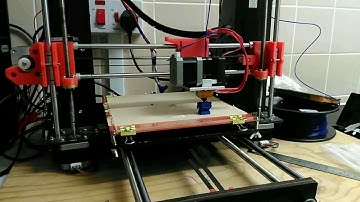 Time lapse of Cura robot 3D printing.