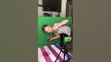 Thumbnail of I used a green screen to make this video! #shorts