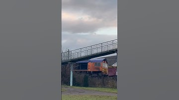 GBRF class 66 (66720) passes Stirling bridge on an engineering train  #class66 #GBRF