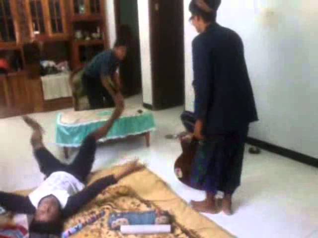 HARLEM SHAKE DEMI TUHAN class=