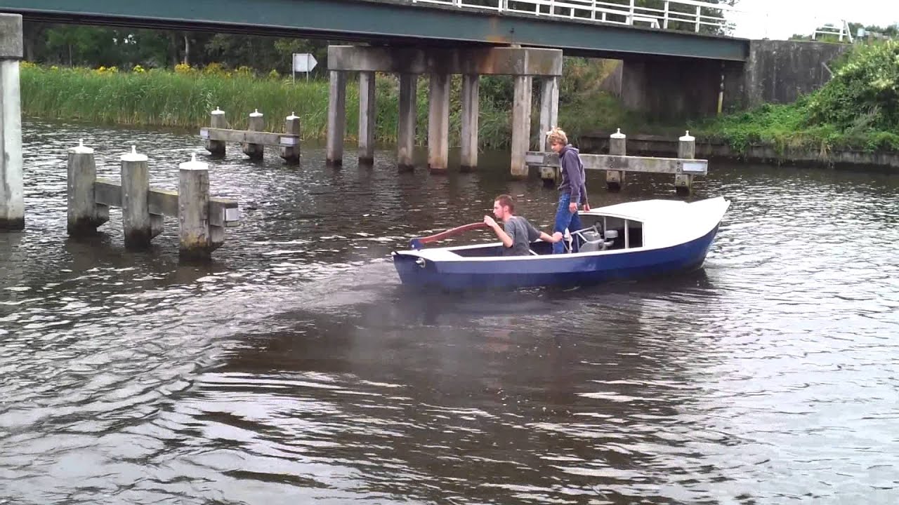 Durk en Pieter laten boot te water YouTube