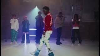 2 Rare starts DANCING in the middle of his Freestyle