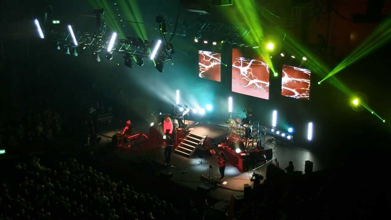 YouTubeでSteve Hackett - Genesis Revisited II - Dance On A Volcanoを視聴 YouTubeでSteve Hackett - Genesis Revisited II - Dance On A Volcanoを視聴