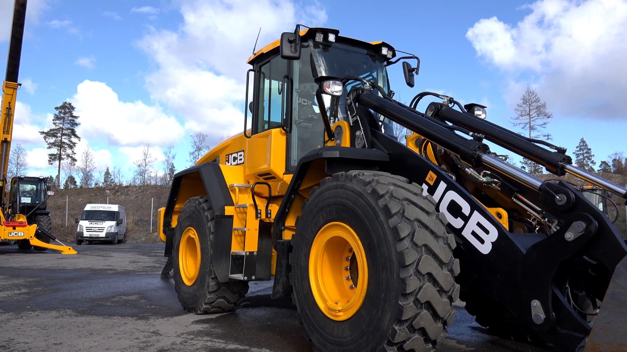 jcb giant backhoe loader