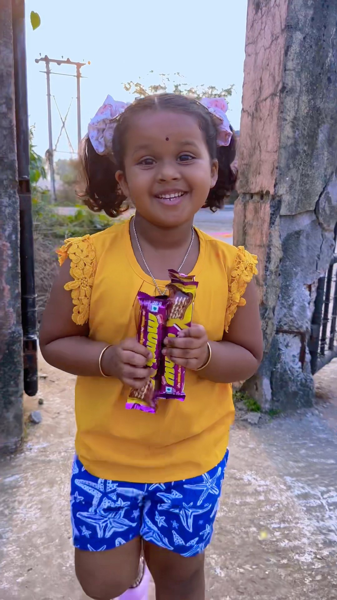 Misti sab ko chocolate khilaya ?❤️#mistihappylifestyle #shorts #viral #trending #chocolate