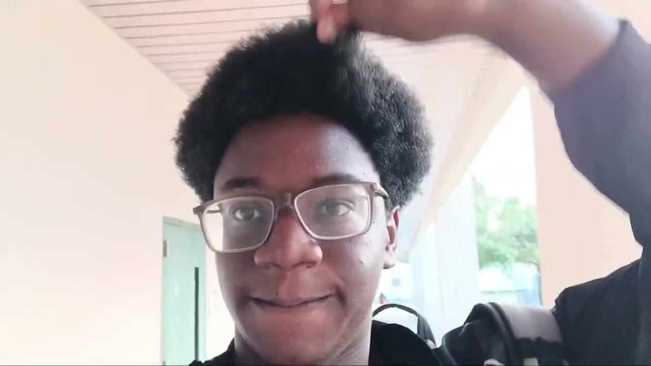 Очень-очень короткое видео со мной в школе.