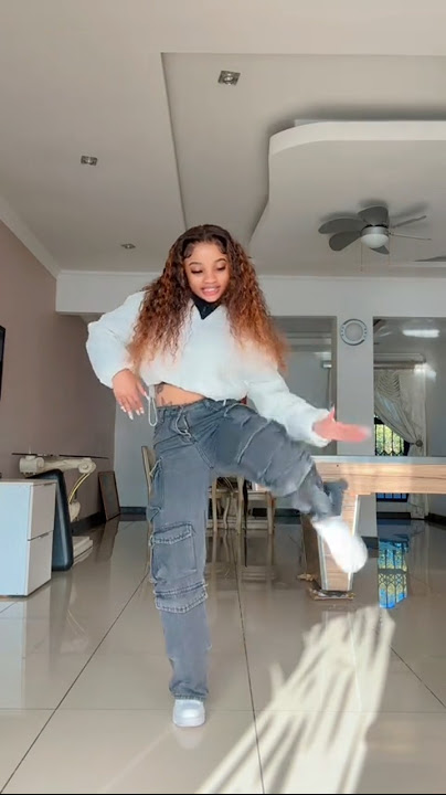 Thandow dancing Kamo Mphela iparty Amapiano Dance Challenge 2025 New #dance #kamomphela #thandoww