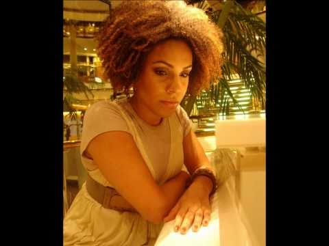 Raíz Coral - Perfume / Solo de Paloma Possi.wmv