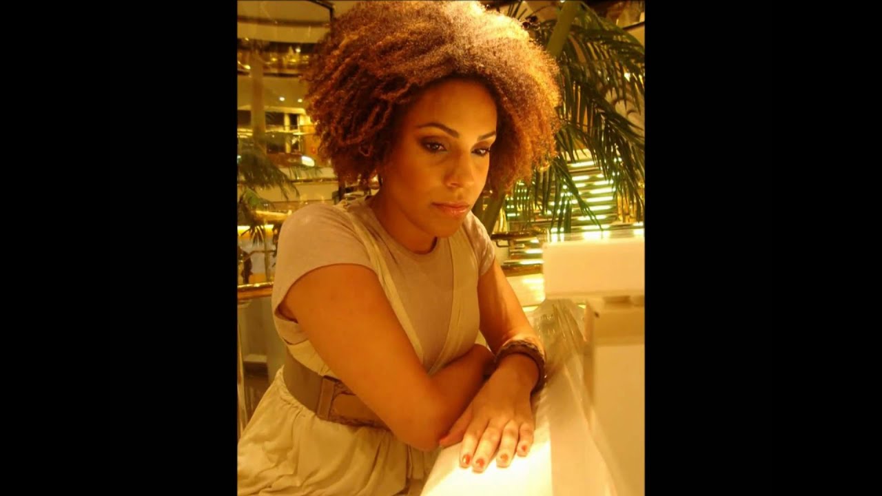 Raíz Coral - Perfume / Solo de Paloma Possi.wmv