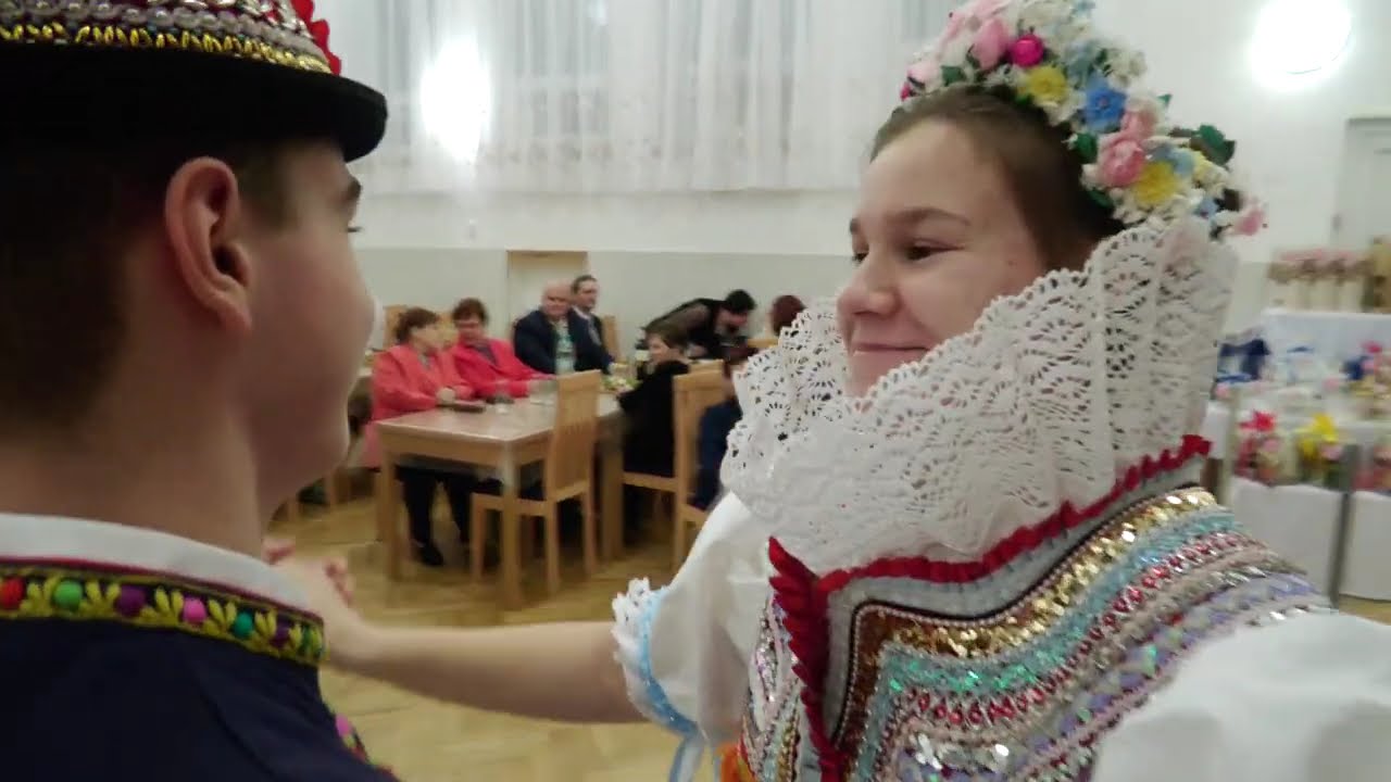 NÁSEDLOVICE-Z 35.KROJOVANÉHO PLESU s DH DUBŇANKA (je jen škoda,že stejný ples se konal v Želeticích)