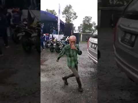 Lucu amat,Orang tua gokil joget dangdut