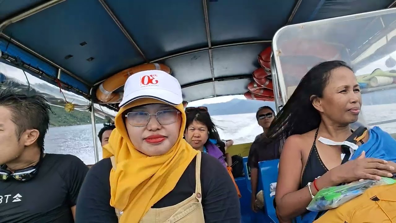 Naik Boat Ke Pulau Sebelah