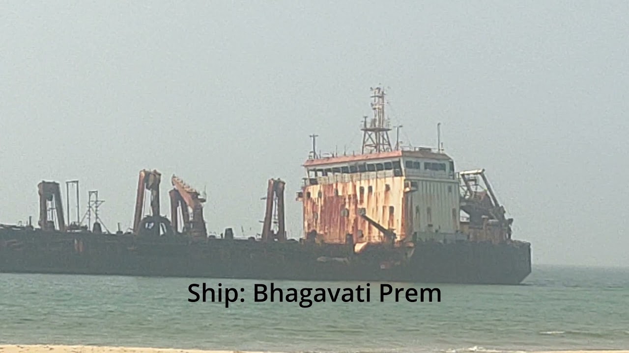 An abandoned ship at Surathkal Beach | Motovlog | Bajaj CT  110X