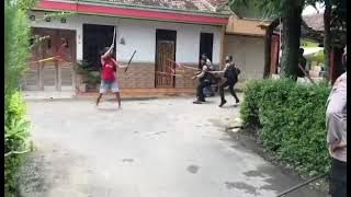 Detik detik penangkapan orang kebal peluru