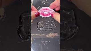 A Quien Le Regalarías Un Beso?