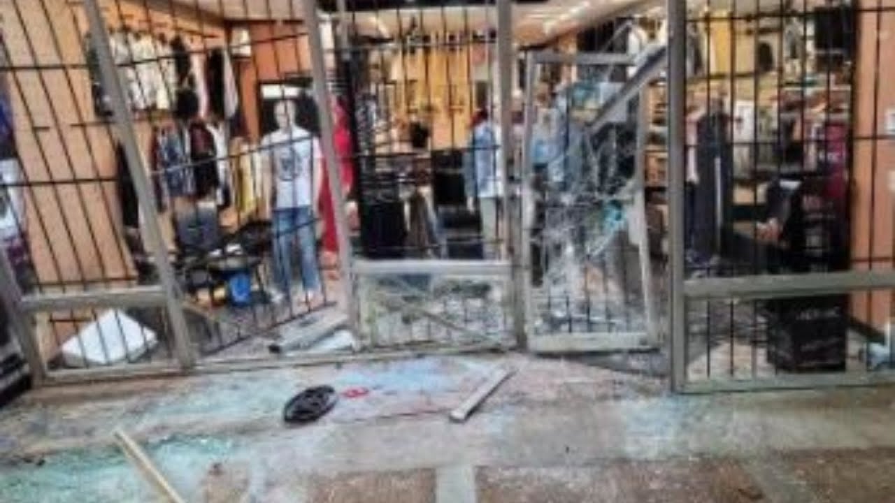 SMASH AND GRAB - At least $80K worth of high-end clothing stolen from Memphis store | FOX13 Memphis