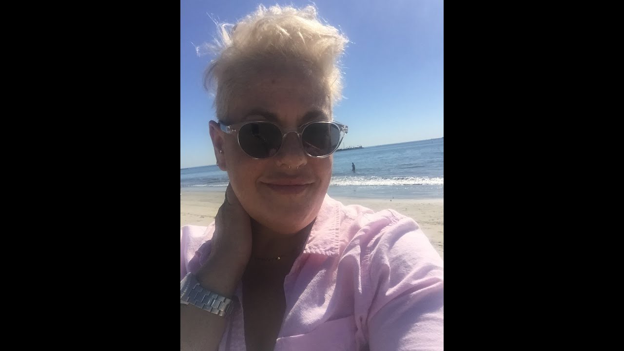 VLOG: Day at the Beach & My Mother's House Tour | LL42863