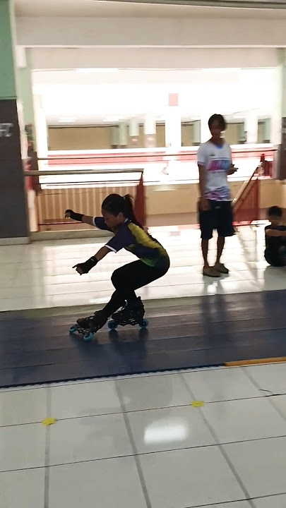 Kembali meluncur!!!! Slide again#inlineskate#sepaturoda#slide#sliding#belajar#cross acid