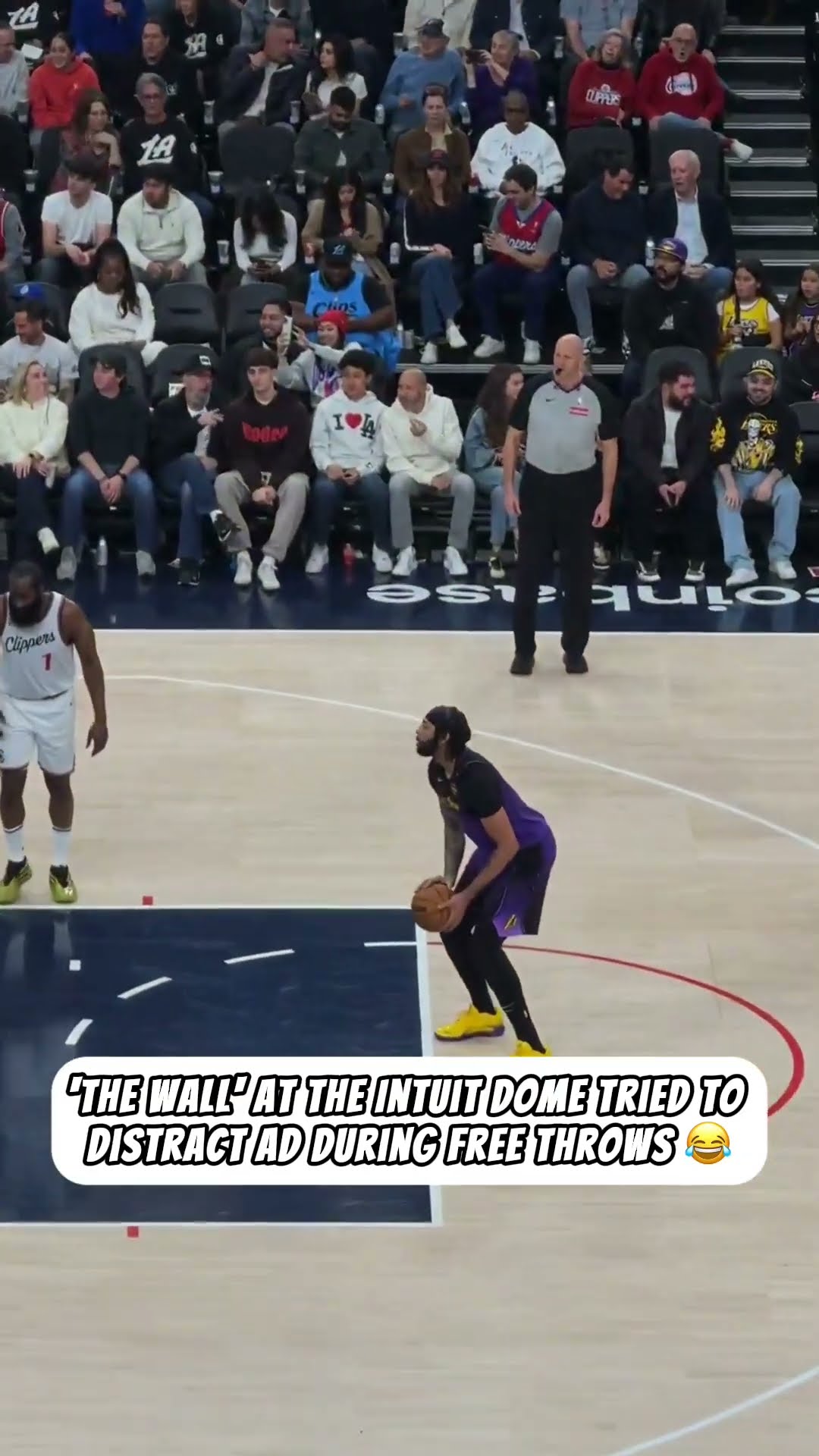 Clippers fans tried distracting Anthony Davis ? (via @LADEig/X)