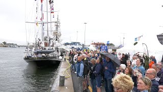 Download Lagu Eerste dag Sail: bootjes kijken vanaf de kade MP3 Download Lagu Eerste dag Sail: bootjes kijken vanaf de kade MP3