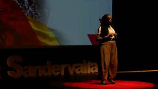 Femme et assurance : oser, évoluer et diriger | Maimouna BARRY | TEDxSandervalia