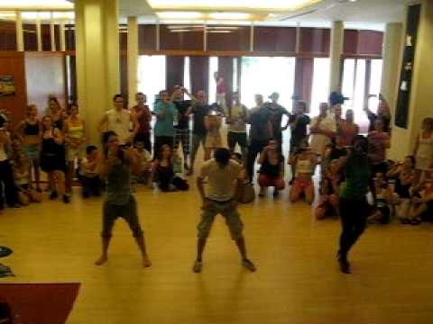 Reggaeton class with Andrea Stewart