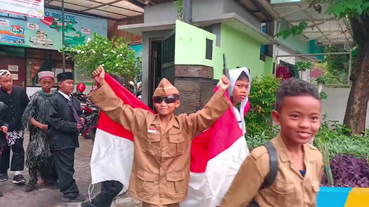 Karnafal Peringatan Hari Pahlawan 2025 di SDN Bulak Rukem 1 Surabaya 