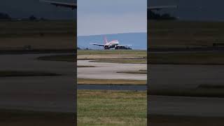 Easy jet a320 has a wobble on touch down. Listen to that ATR😍