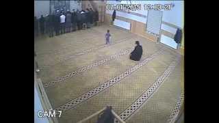 Camide Yaramaz Çocuk ( Kayseri) Naughty boy in Mosque Resimi