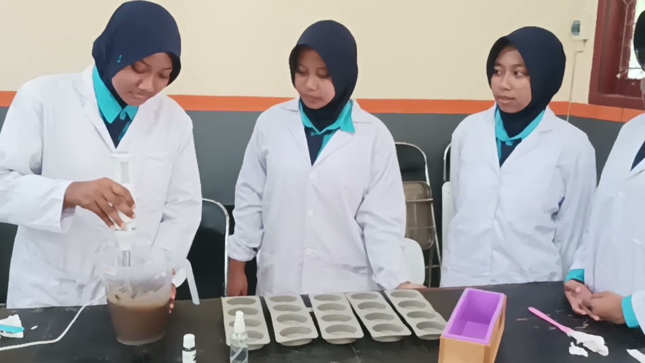 Pembuatan Sabun Kopi Natural || How To Make Coffee Natural Soap || No edit😆✌