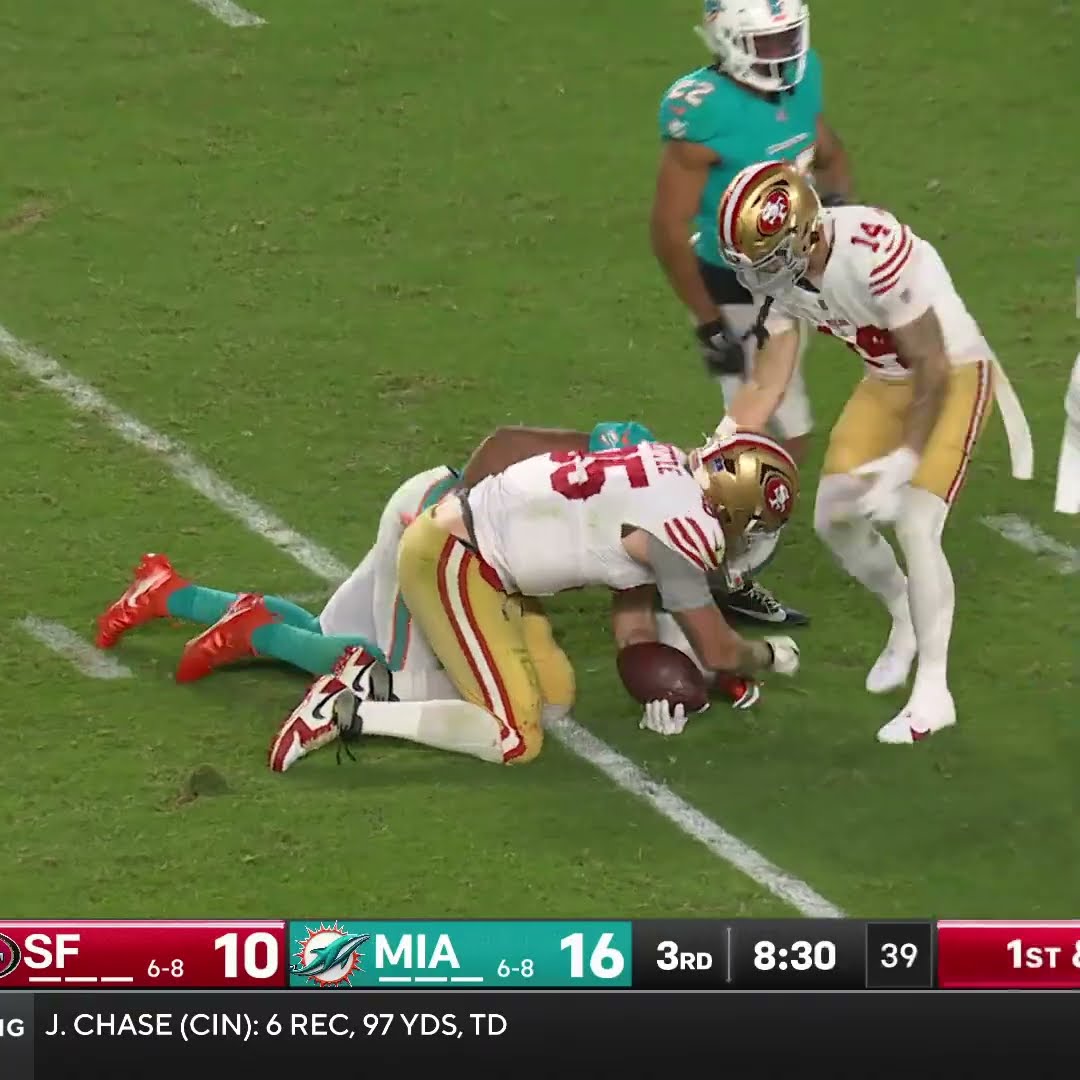 George Kittle catches for a 28-yard Gain vs. Miami Dolphins