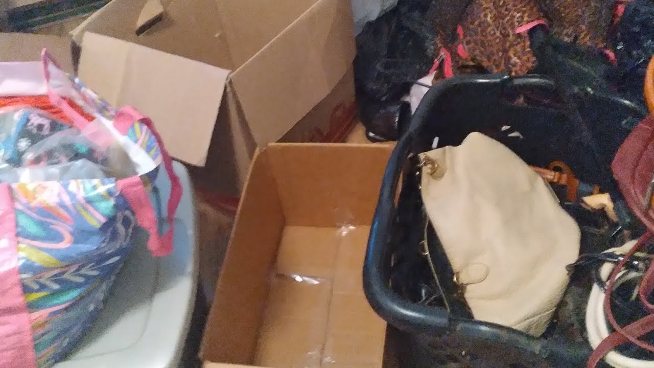 Boxing up my Shoes 👠 and  Purses 👛 Moving Blog Organize w/ Crissy 
