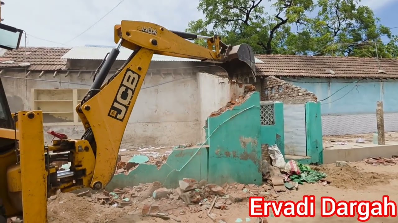 தர்ஹா மேற்குவாசல் விஸ்திரனமாக்கும் பணிகள் நடைபெறுகிறது