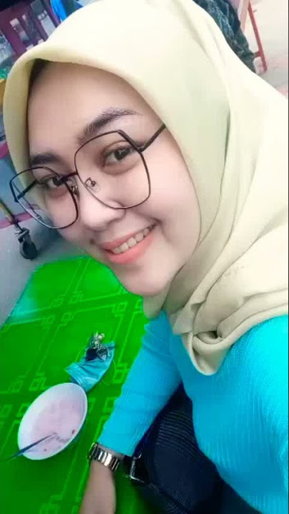 ES PISANG HIJAU DLU WITH MOM | #mom #mother #espisangijo #cantik #hijab #kuliner #kulinerindonesia