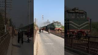 102 Down Subak Raftar Express Train Passing Jhelum River Lead By American Locomotive GEU-20 4558