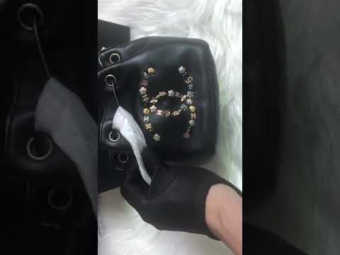 Chanel香奈兒 Ohanel 20早秋新款 羊皮mini山茶花朵徽章抽绳双C小水桶包