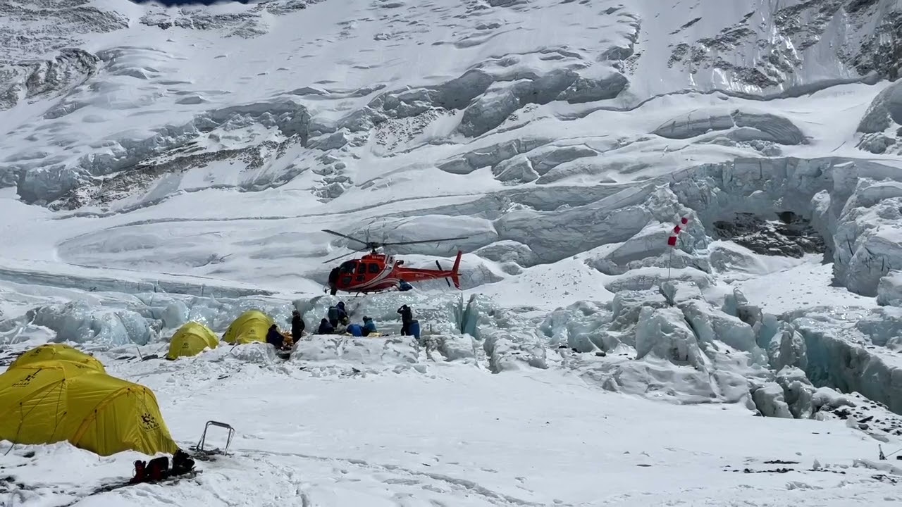 Mt. Everest 2023 Heli Rescue Simone Moro C2 6.500m Helipad blue ice