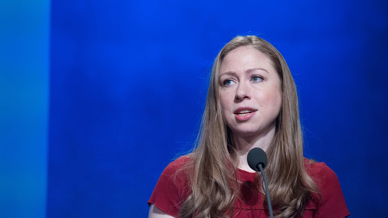 Chelsea Clinton ramps up Twitter crusade - YouTube