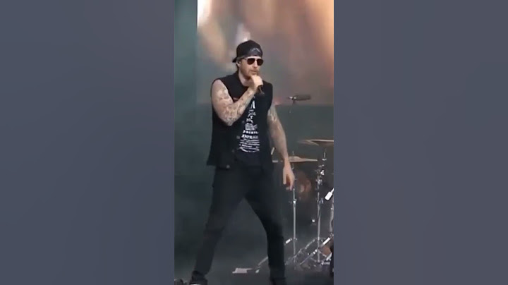 M. Shadows helps passed out fan (2018) #A7X #avengedsevenfold #mshadows #shorts